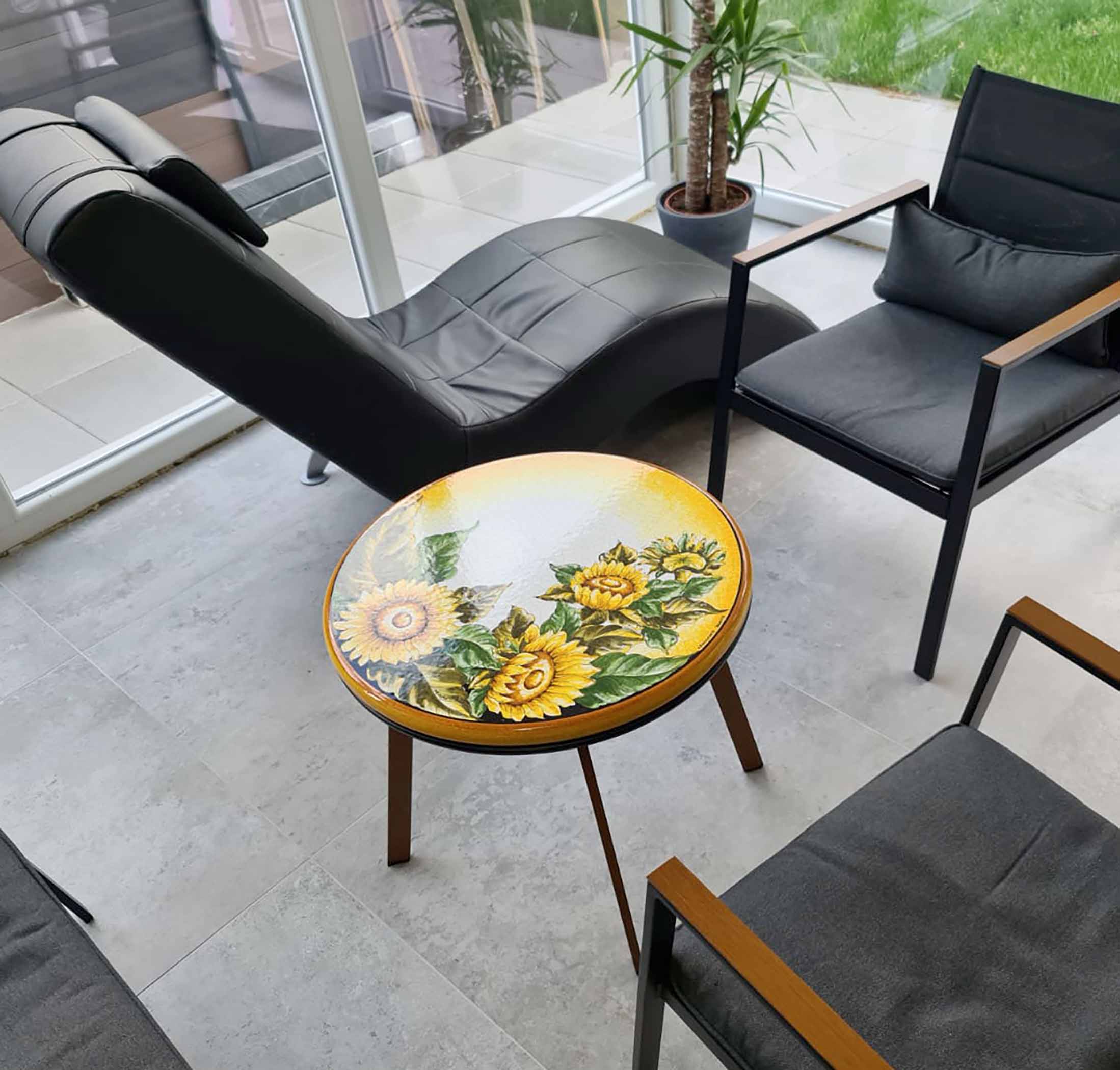 Round Lava Stone Tabletop – Sunflower